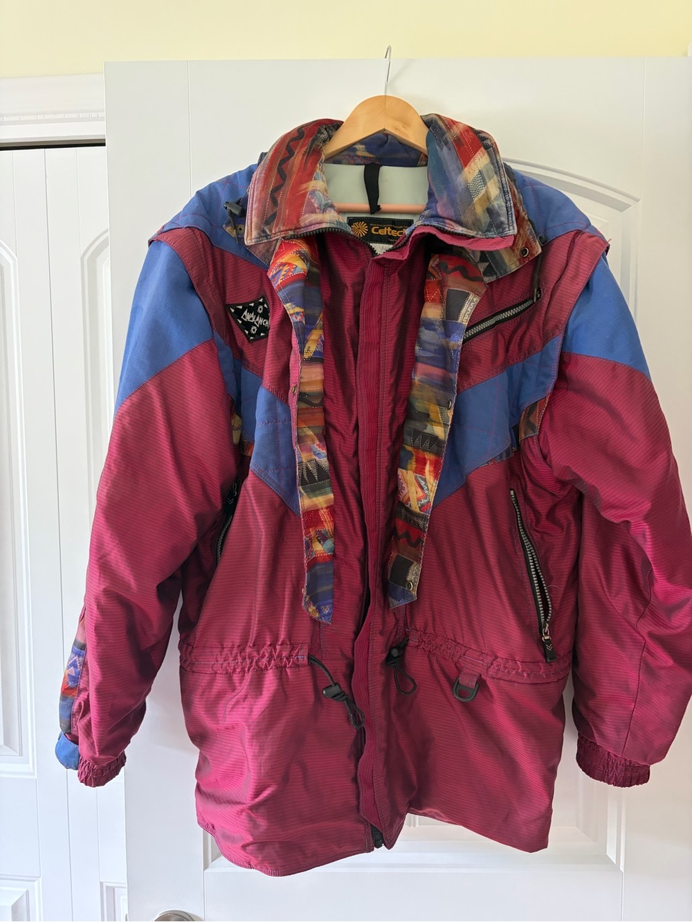 Vintage Avalanche Women's Magenta & Blue Ski Jacket Size Large